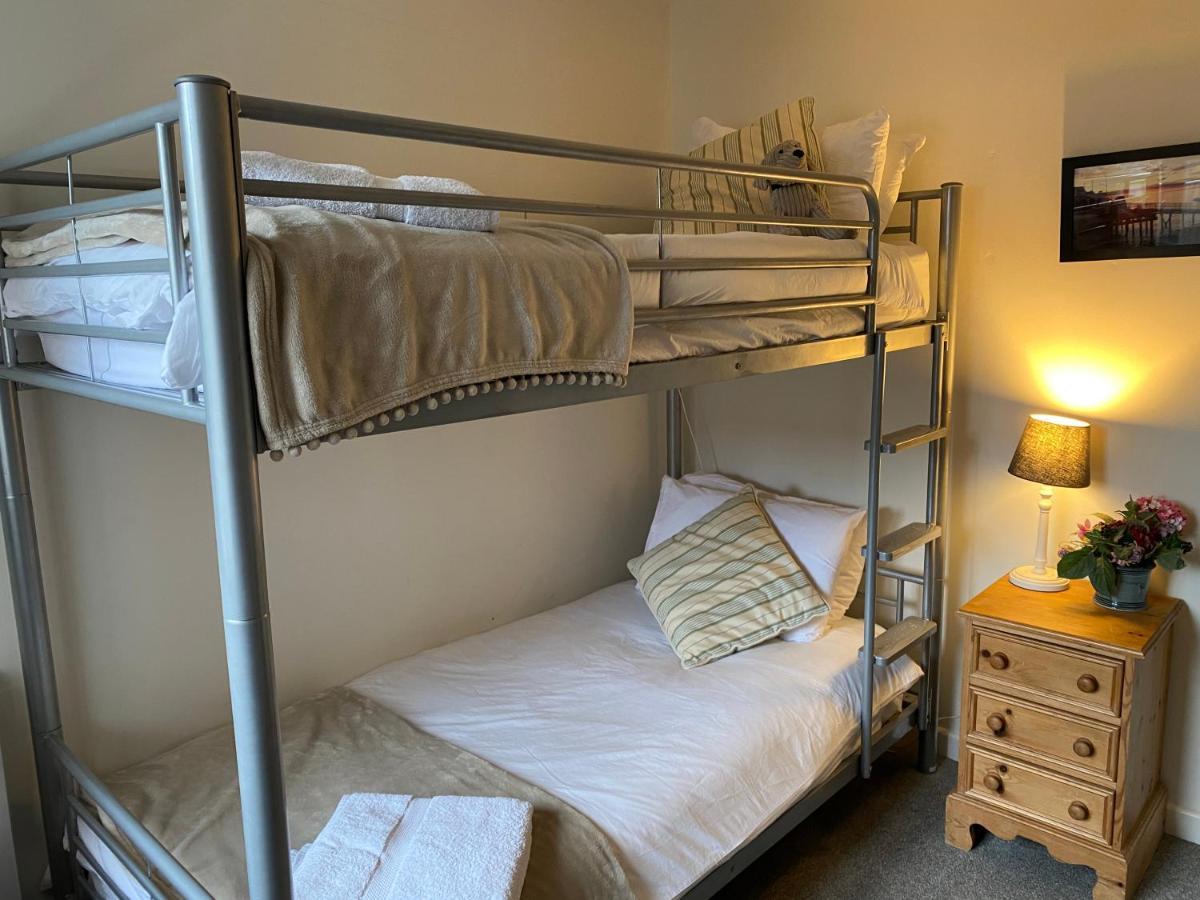 Trafalgar, Lovely Ground Floor Flat With Outside Patio Garden, Minutes Walk To Seafront Seaview Extérieur photo