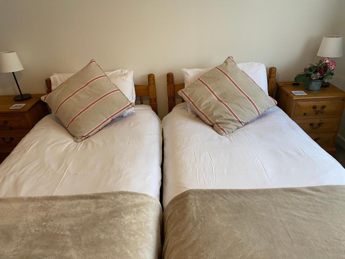 Trafalgar, Lovely Ground Floor Flat With Outside Patio Garden, Minutes Walk To Seafront Seaview Extérieur photo