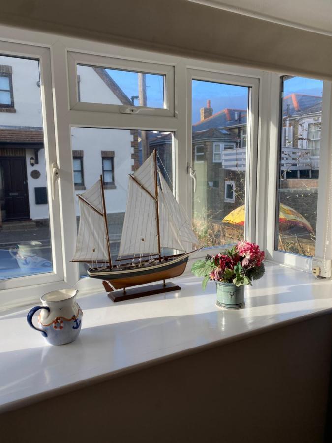 Trafalgar, Lovely Ground Floor Flat With Outside Patio Garden, Minutes Walk To Seafront Seaview Extérieur photo