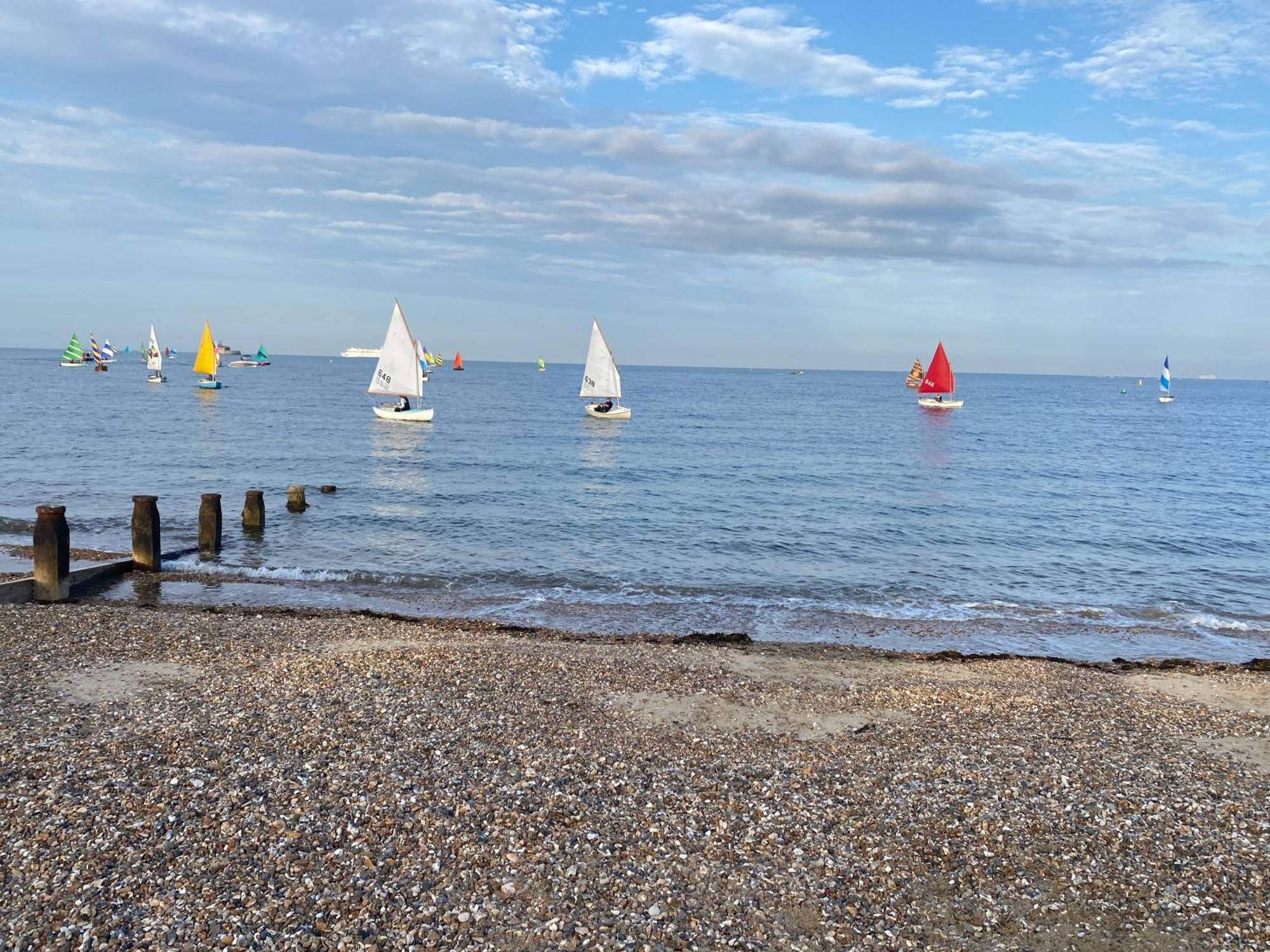 Trafalgar, Lovely Ground Floor Flat With Outside Patio Garden, Minutes Walk To Seafront Seaview Extérieur photo