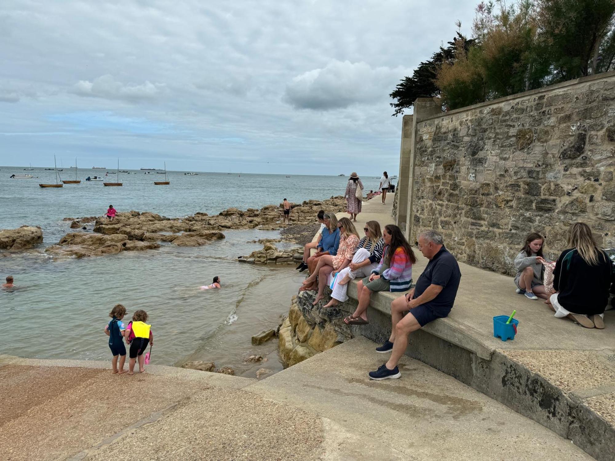 Trafalgar, Lovely Ground Floor Flat With Outside Patio Garden, Minutes Walk To Seafront Seaview Extérieur photo